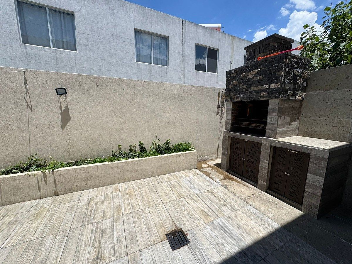 House for sale in a condominium with 3 bedrooms, pool, and private patio - foto 4