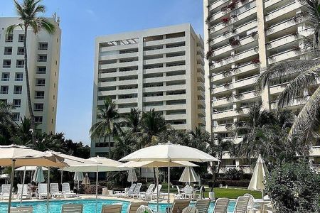 Apartamento no andar térreo totalmente remodelado no Condomínio Monarca