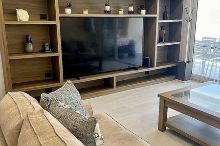 Apartamento no andar térreo totalmente remodelado no Condomínio Monarca