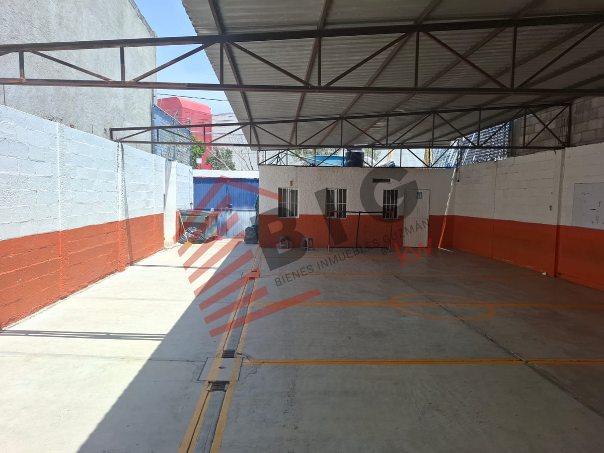 WAREHOUSE with local and covered patio FOR SALE | Wholesale Market