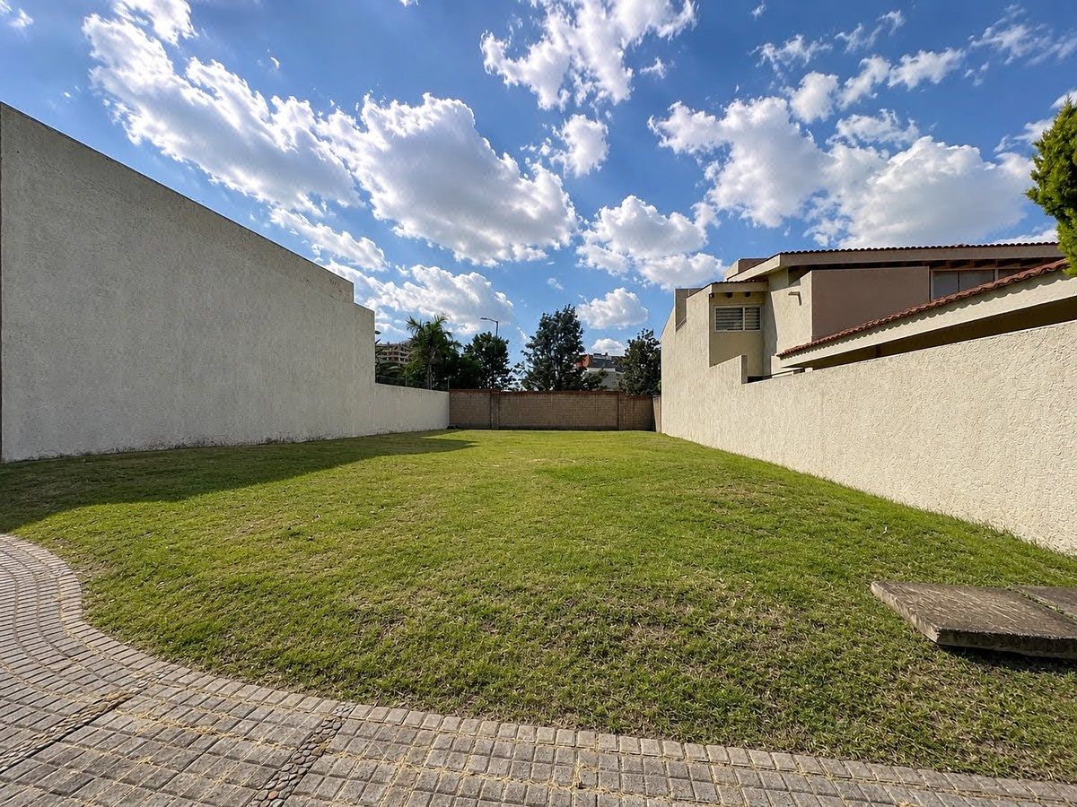 LOT FOR SALE WITH EXCELLENT LOCATION IN CLUSTER 555, photo 1 of 10