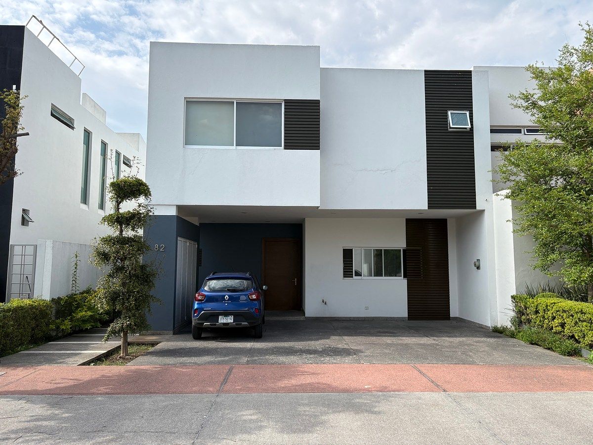 Beautiful and spacious house with modern finishes in Solares coto 2 - foto 1