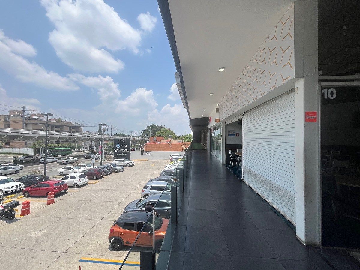 Local en centro comercial en Conjunto Patria, Zapopan, foto 9 de 11