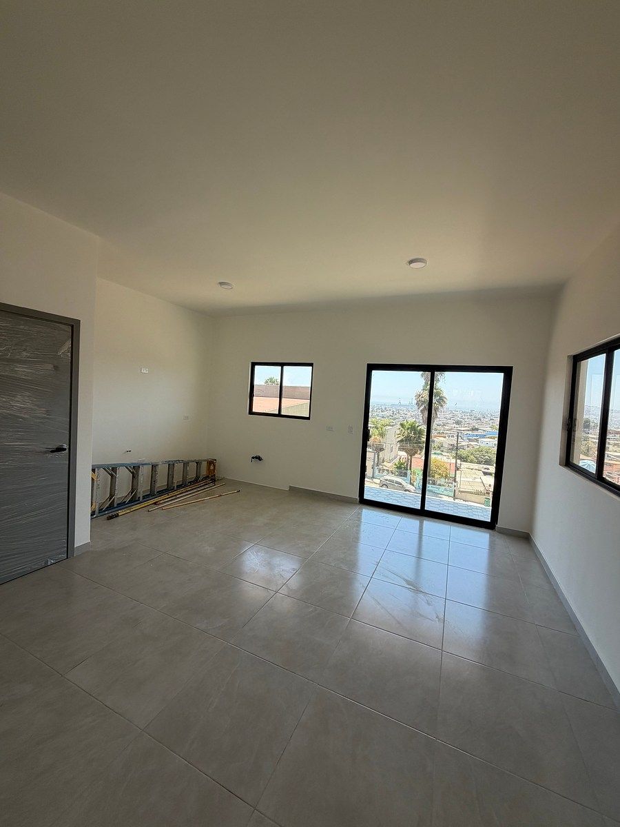 CASA EN VENTA CON VISTA A LA CIUDAD EN COLONIA REVOULUCION - foto 2