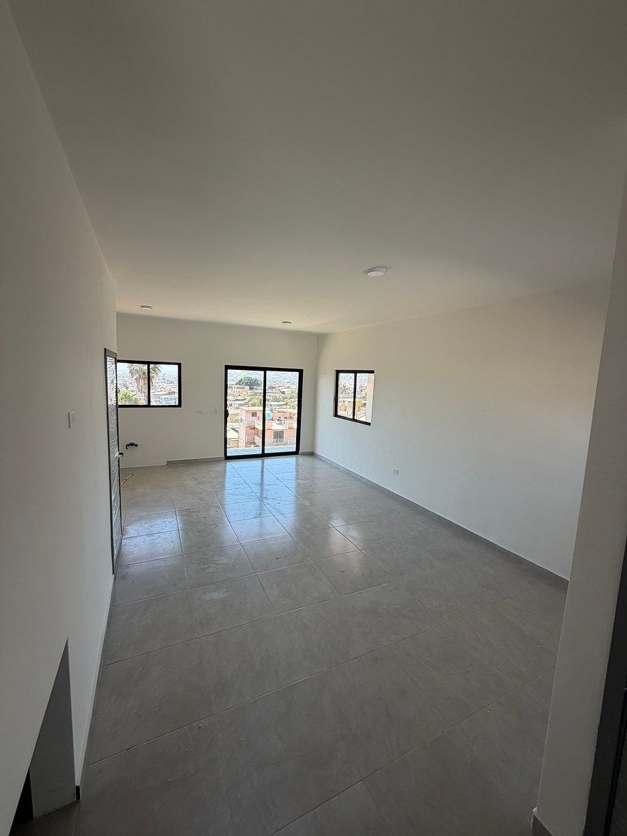 CASA EN VENTA CON VISTA A LA CIUDAD EN COLONIA REVOULUCION - foto 3