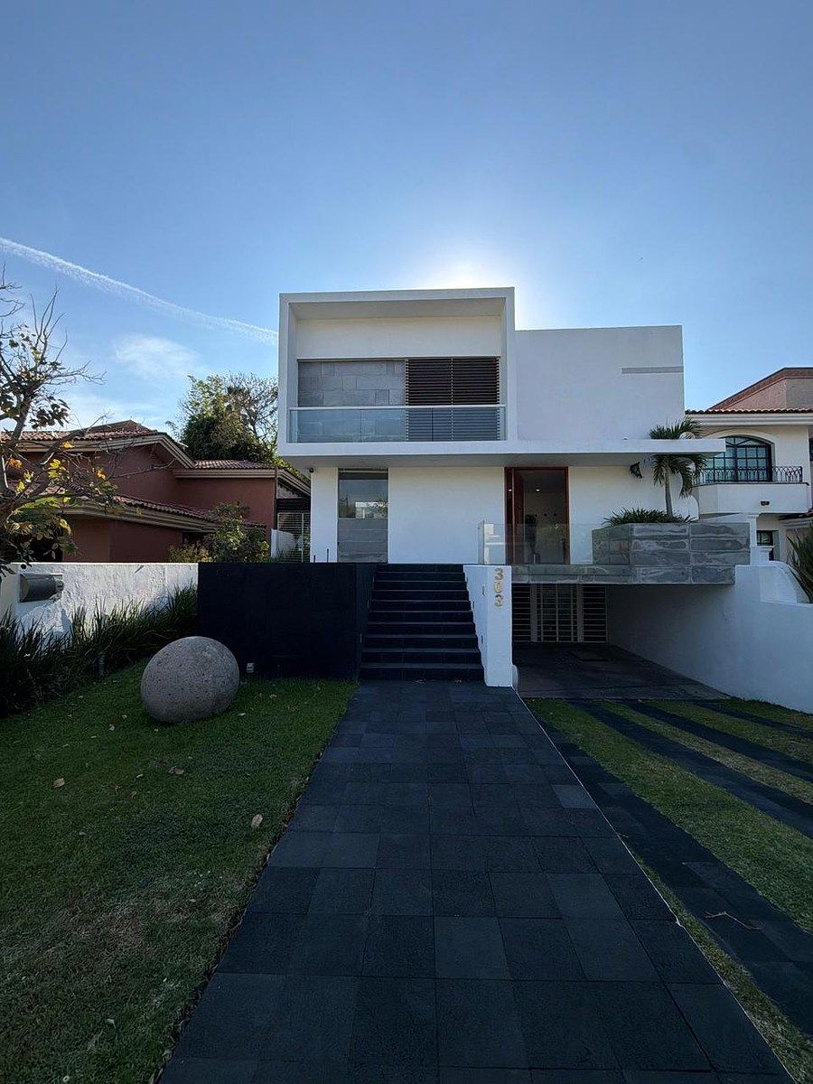CASA EN VENTA EN VALLE REAL - foto 1