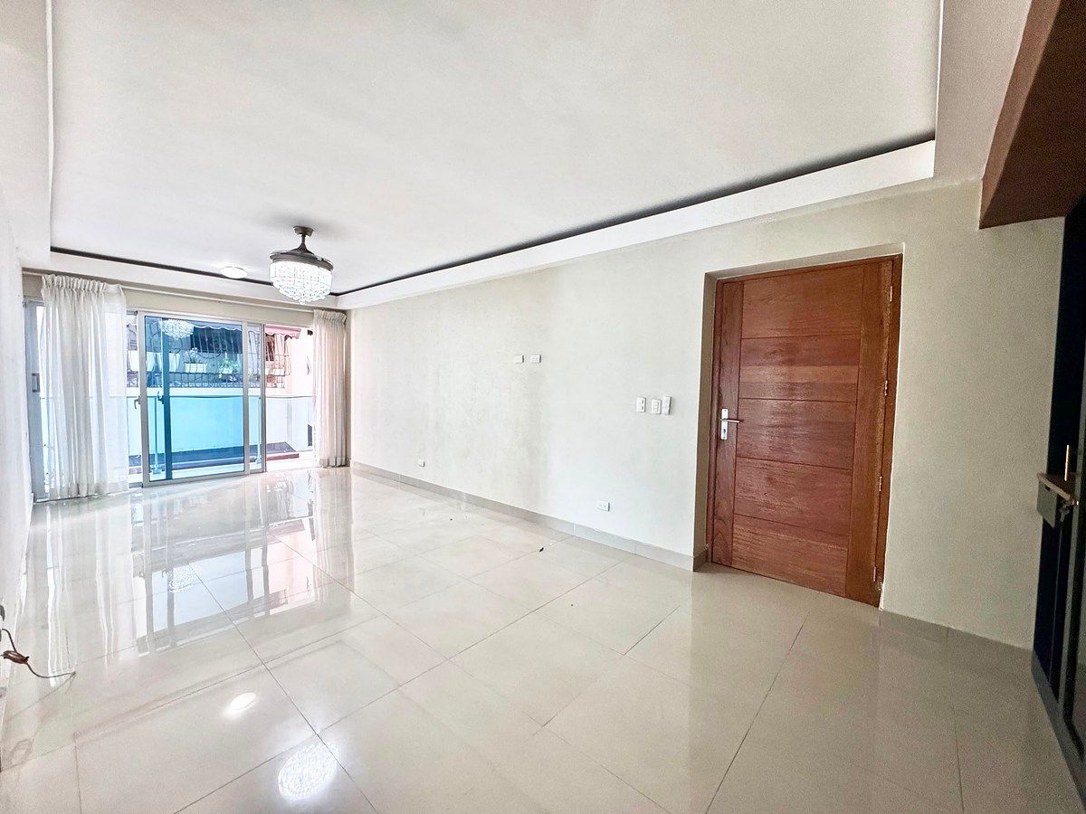 Bella vista sur apartamento de 3 habitaciones 5to nivel, piscina, foto 1 de 19