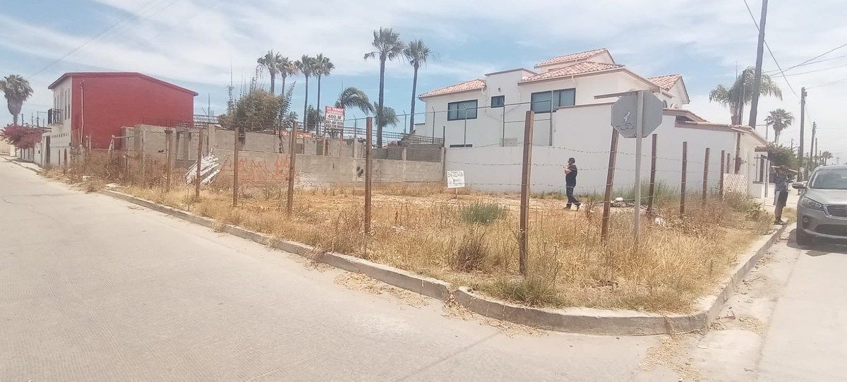 Terreno con construcción en Rosarito, foto 1 de 4