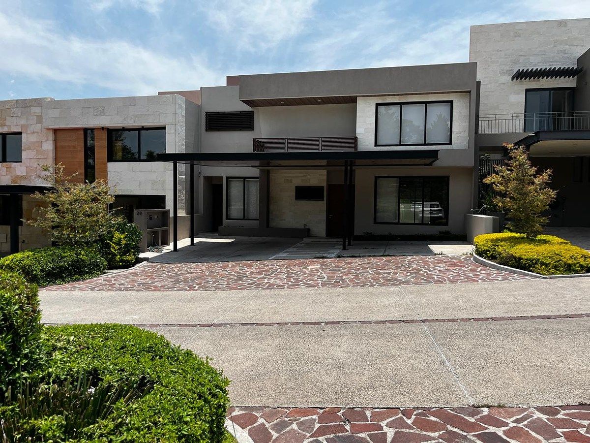 Casa en venta o renta en Altozano | Condominio Laja | Terraza - foto 1