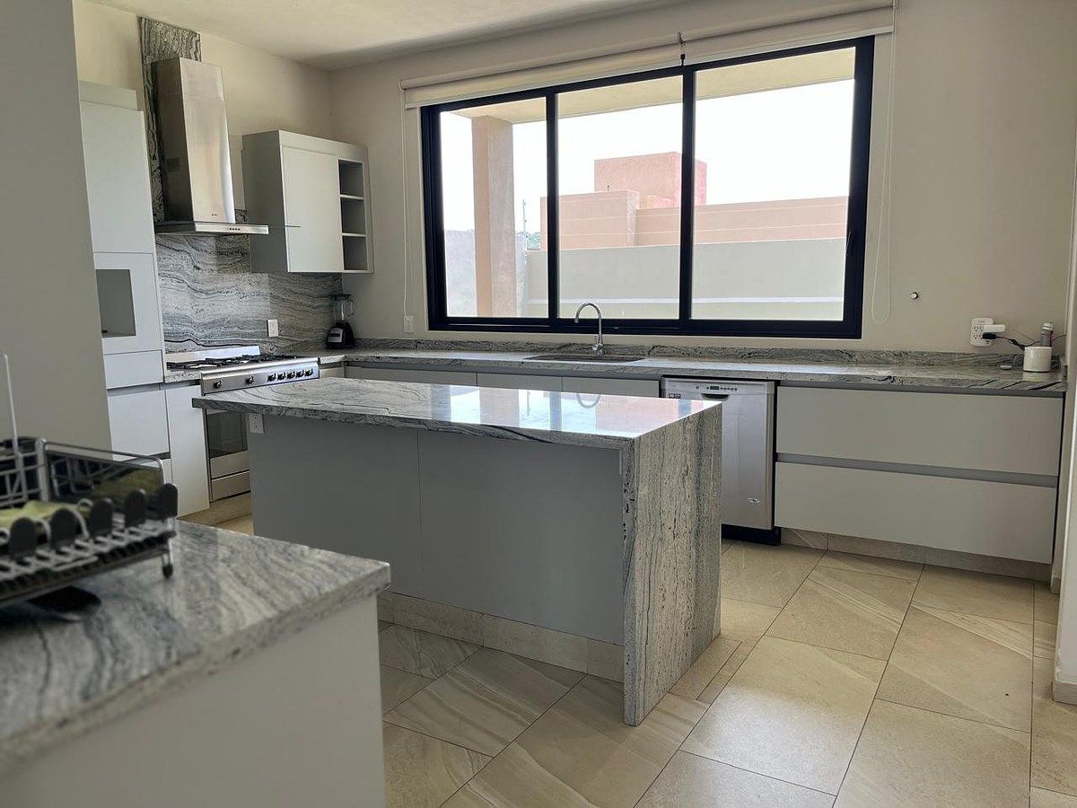Casa en venta o renta en Altozano | Condominio Laja | Terraza - foto 4