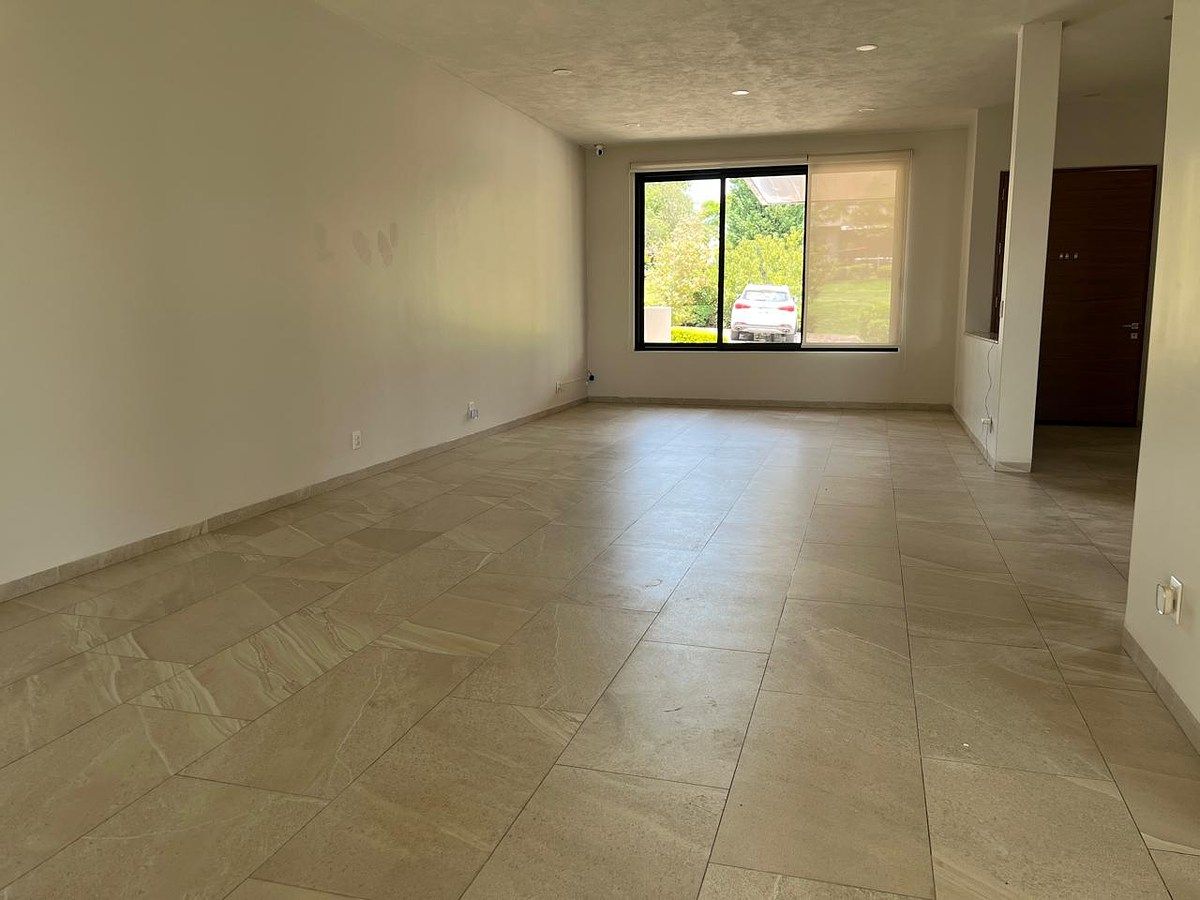 Casa en venta o renta en Altozano | Condominio Laja | Terraza - foto 5