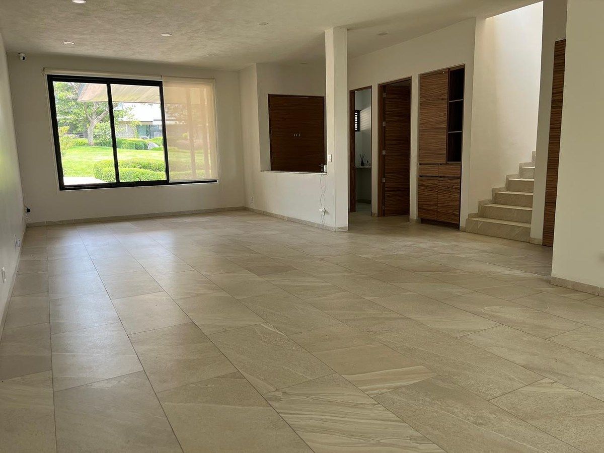 Casa en venta o renta en Altozano | Condominio Laja | Terraza - foto 3