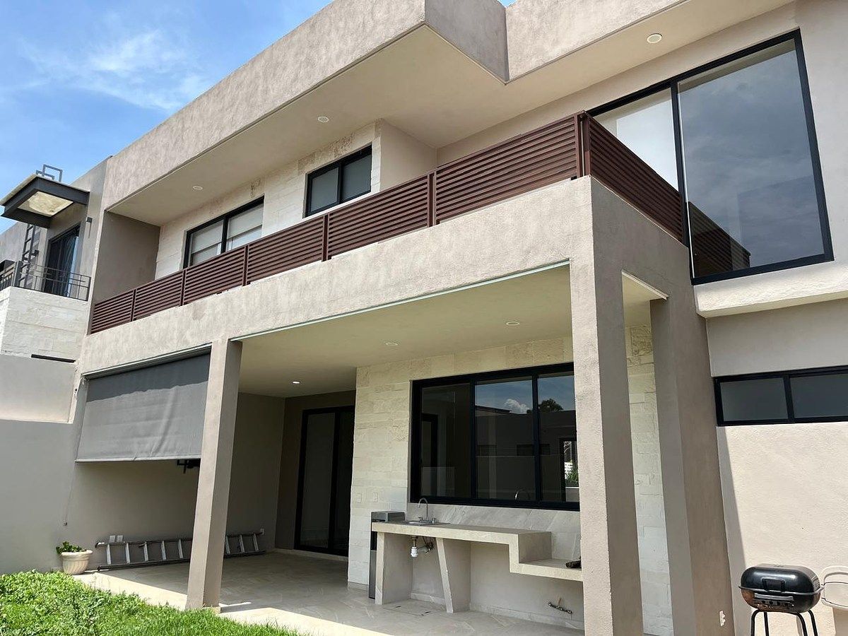 Casa en venta o renta en Altozano | Condominio Laja | Terraza - foto 2