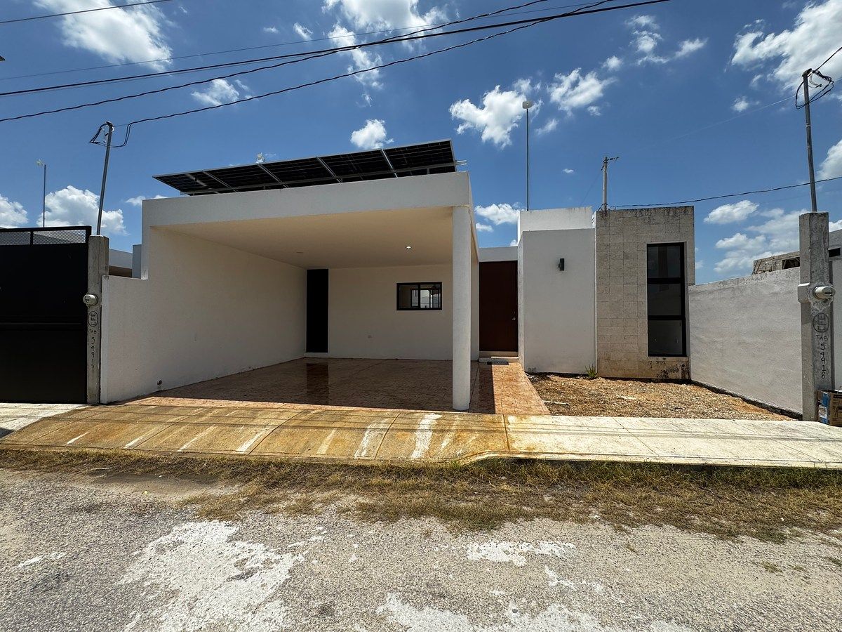 CASA EN RENTA DE UNA PLANTA CON 11 PANELES SOLARES, foto 1 de 26