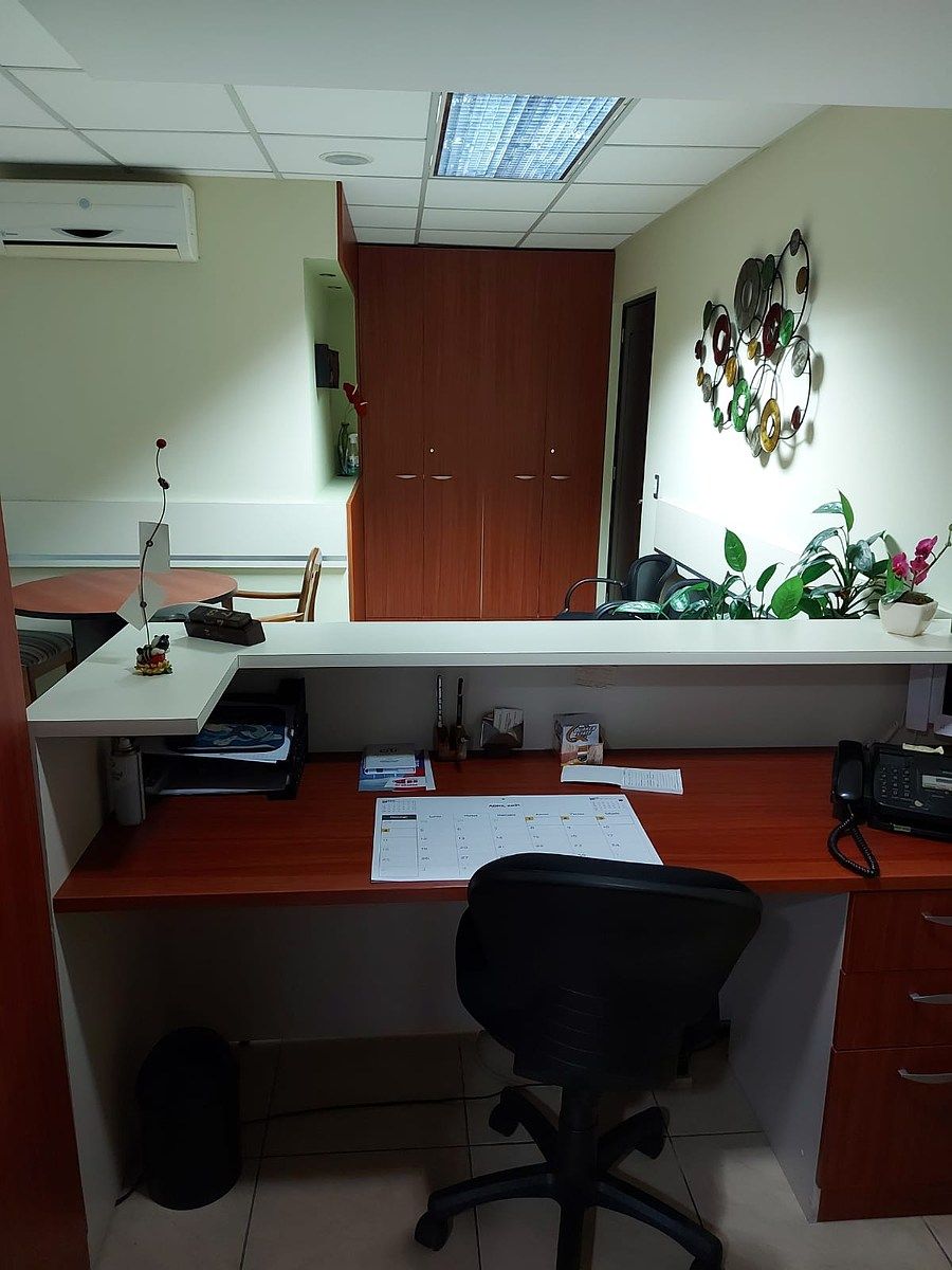 Oficina en Venta zona 10 - Image 2