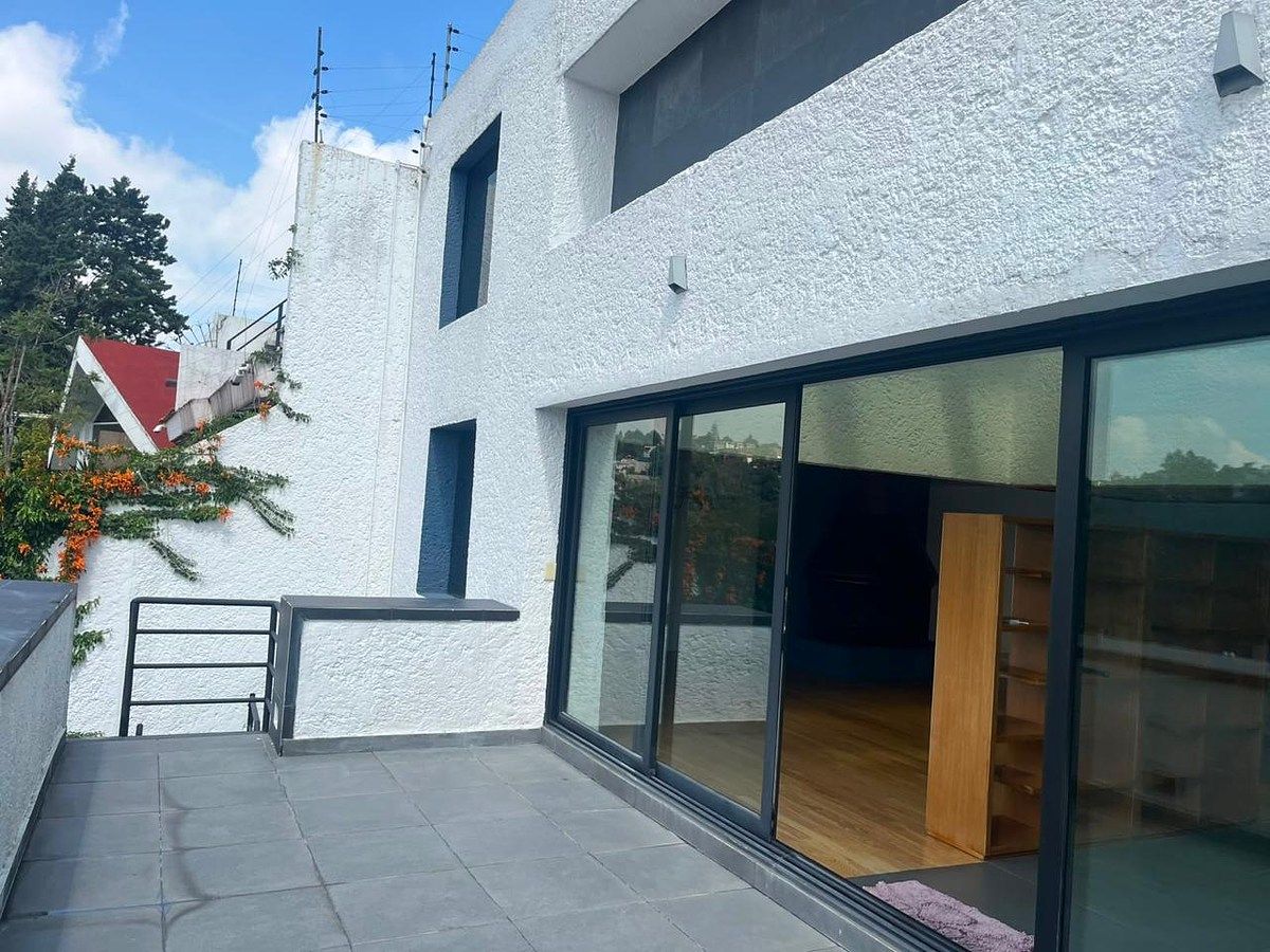 HOUSE FOR SALE IN LA HERRADURA WITH A LARGE GARDEN, photo 1 of 18