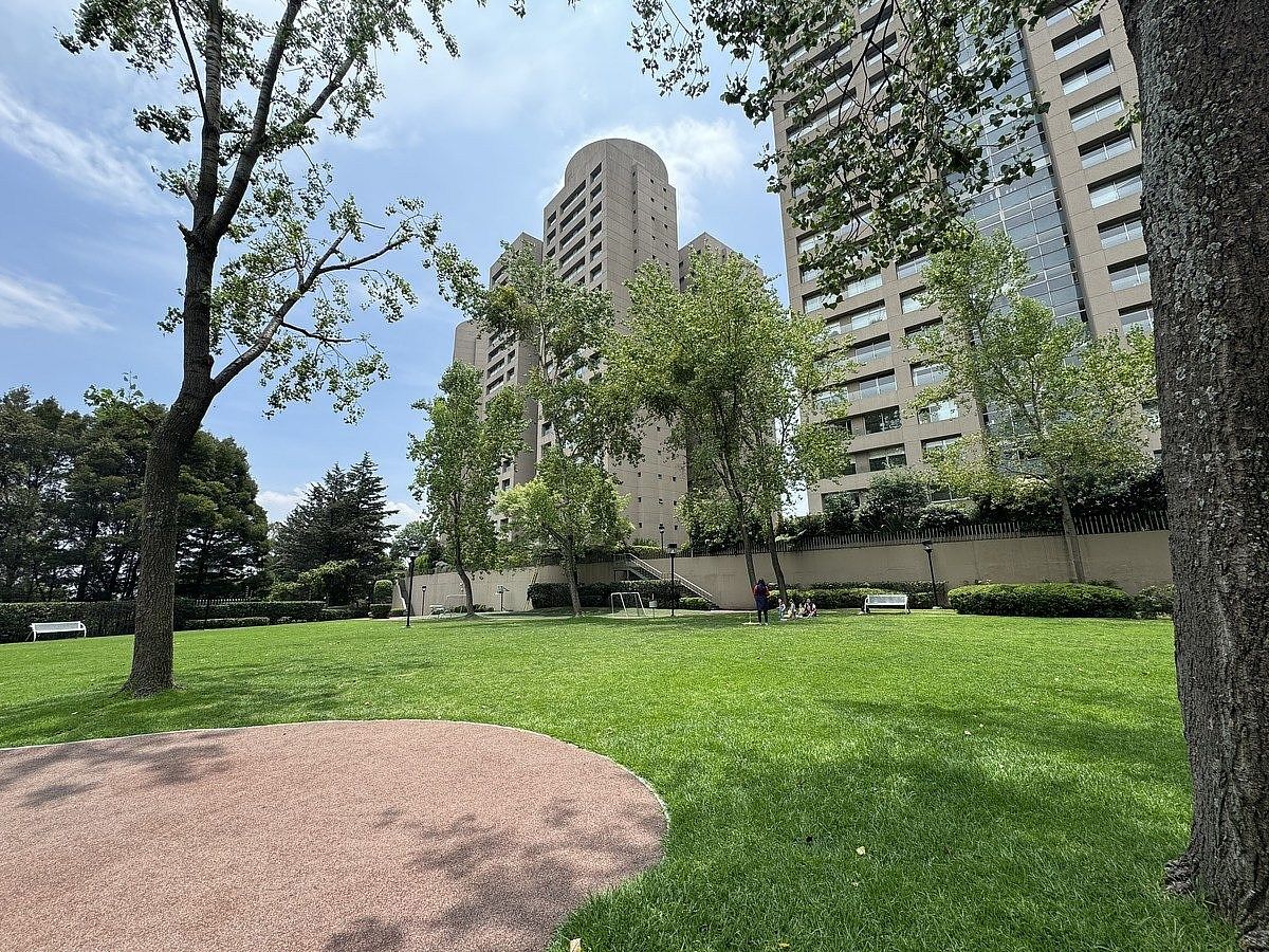 SALE OF APARTMENT IN TWO VIEWS, photo 1 of 11