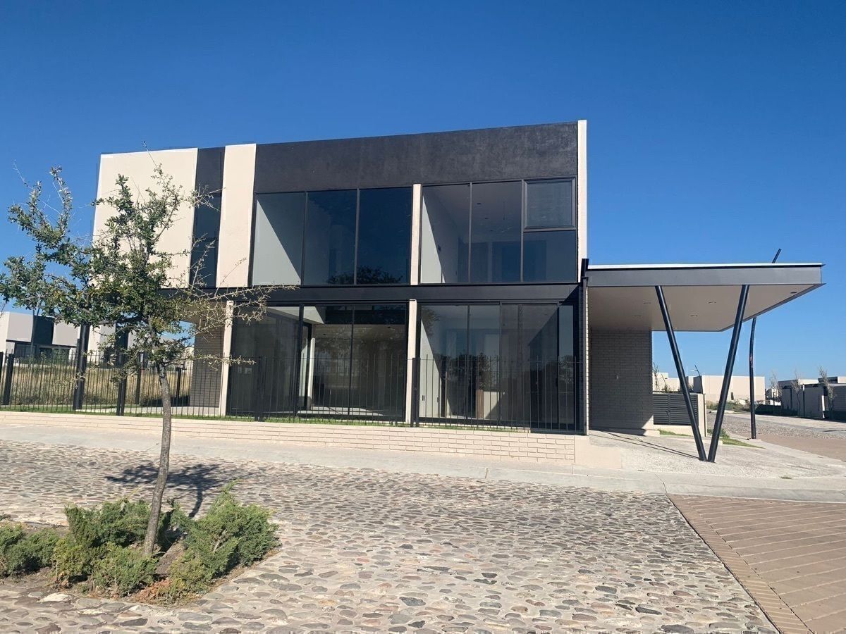 Casa moderna recién construida, foto 3 de 22