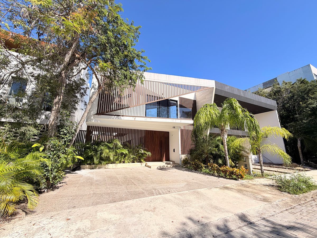 CASA EN VENTA DE CINCO RECÁMARAS EN ALDEA ZAMA TULUM, foto 1 de 36