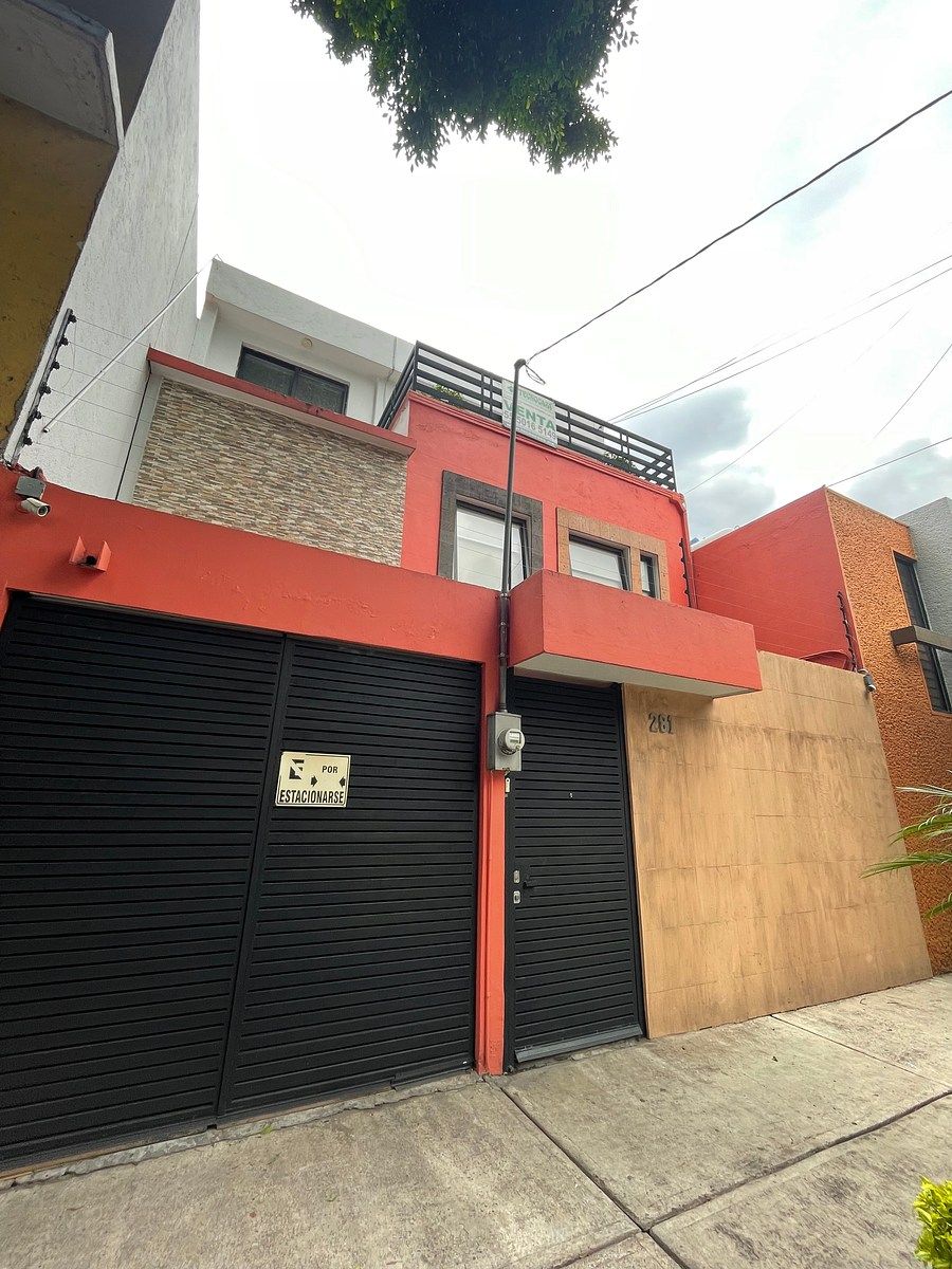 House for Sale in Coyoacán Center, photo 1 of 33