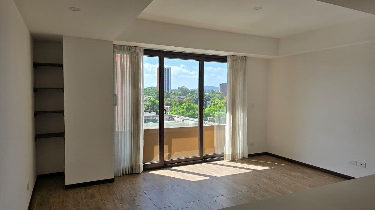 Apartamento en Renta Zona 11 - Image 1