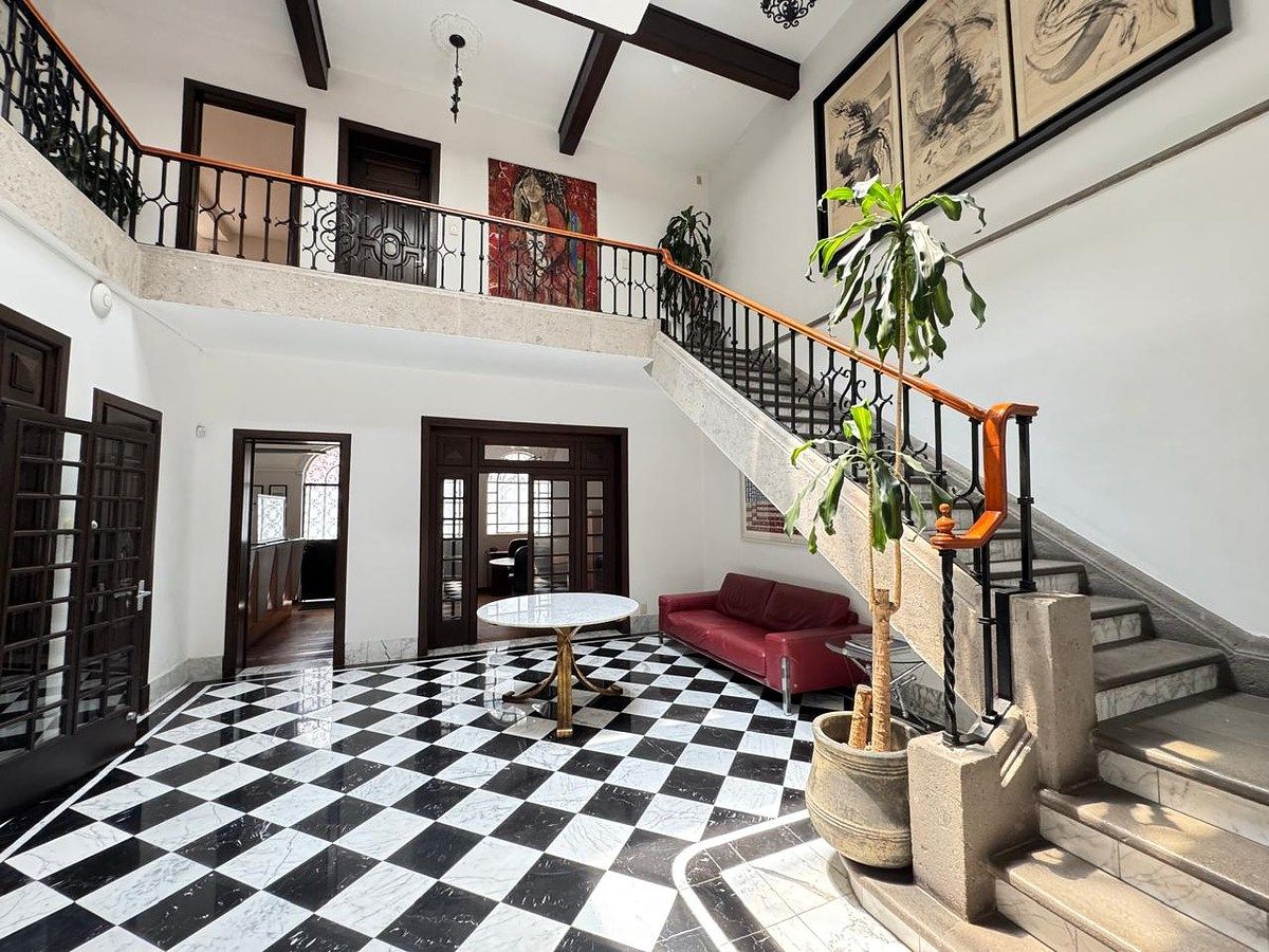 En venta casa de época con uso de suelo en Cuauhtémoc, foto 1 de 16