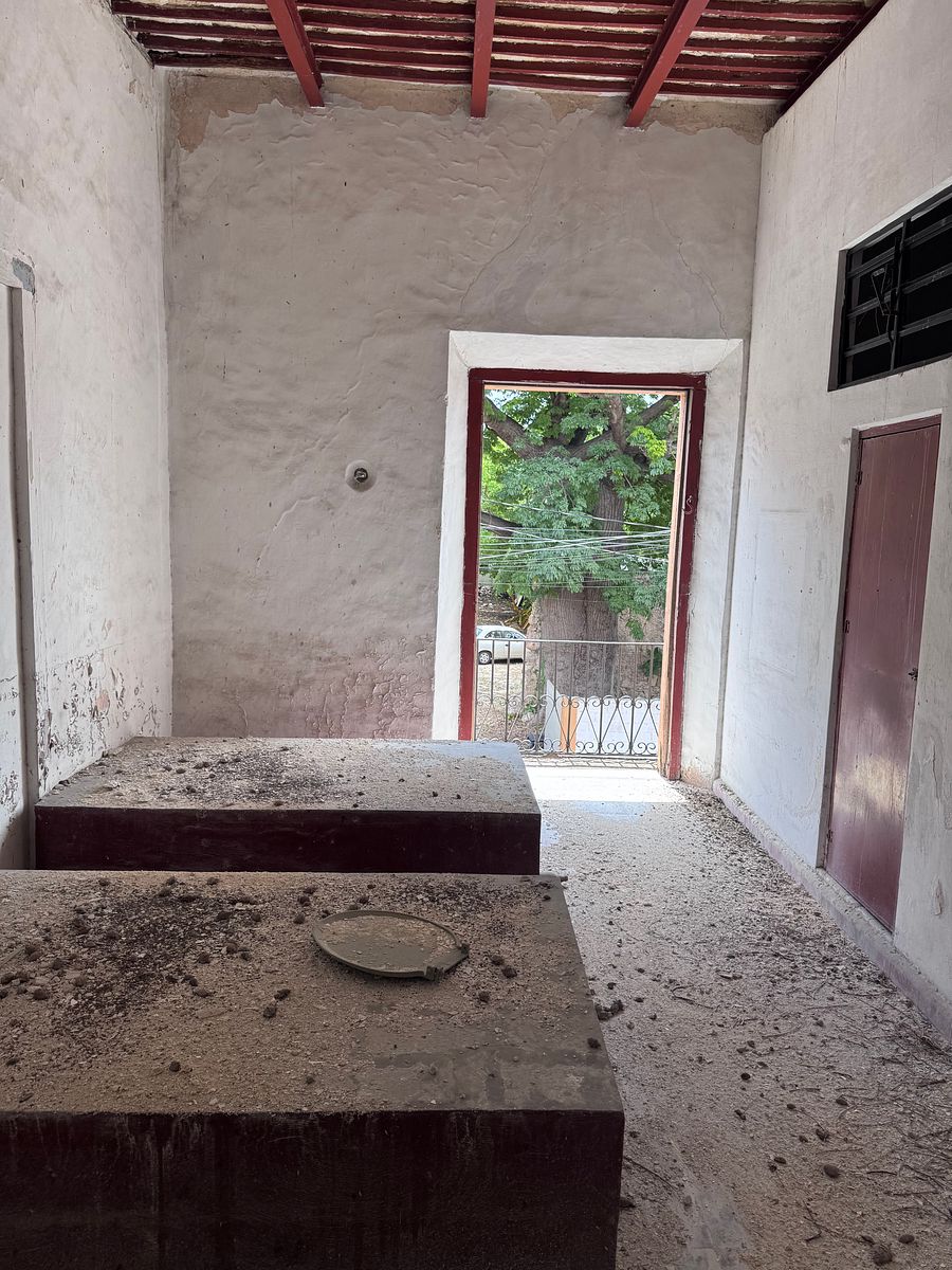 FOR RENT BUILDING TO REMODEL HOTEL IN THE CENTER OF MERIDA, photo 1 of 11