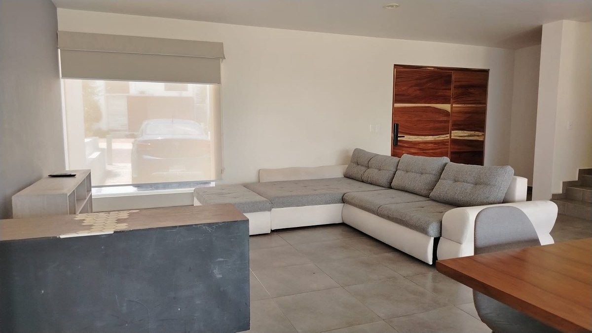 RENTA DE CASA AMUEBLADA EN CAÑADAS DEL LAGO, foto 1 de 20
