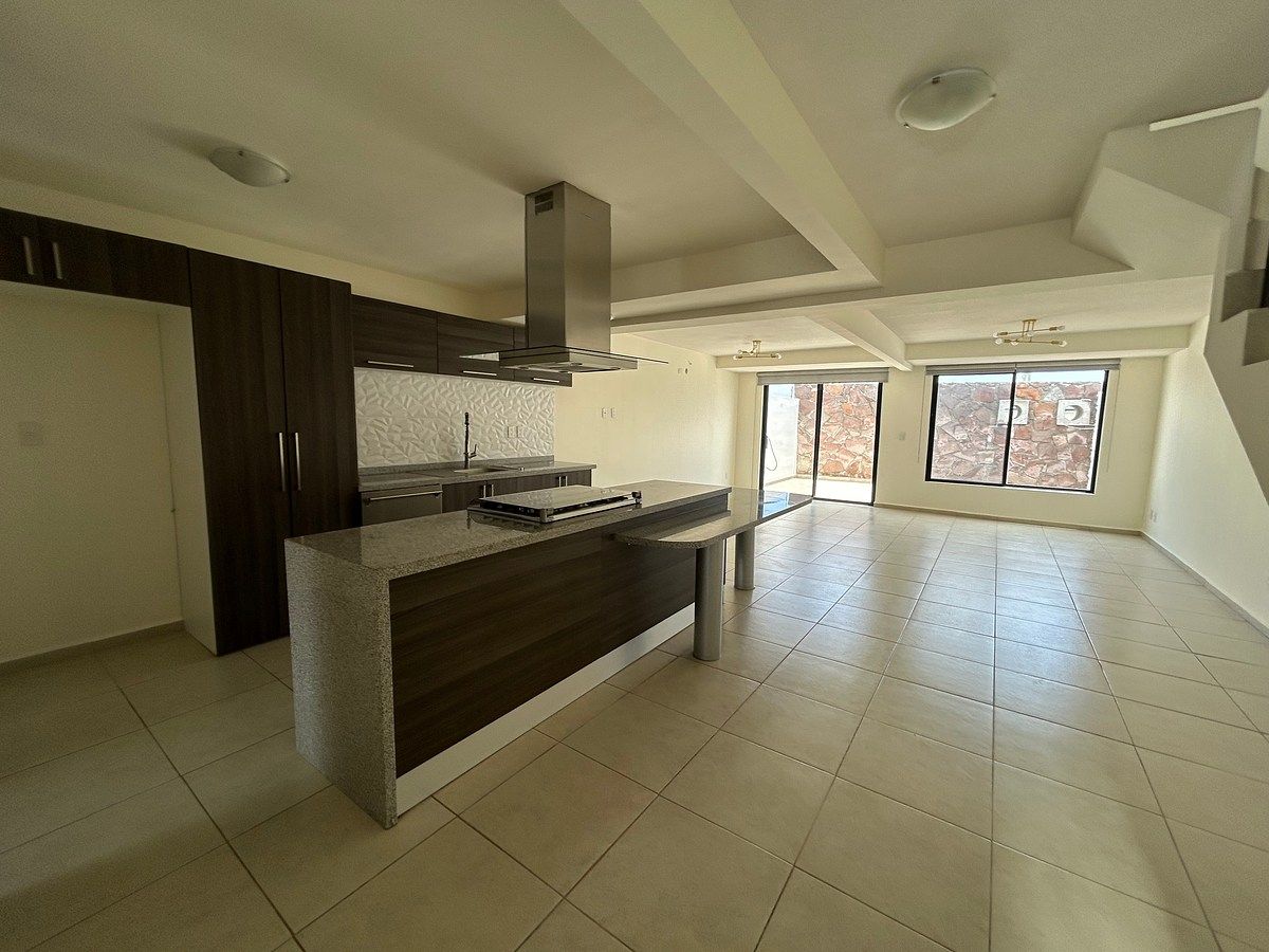 House for Rent in Zibatá with service room, photo 1 of 15