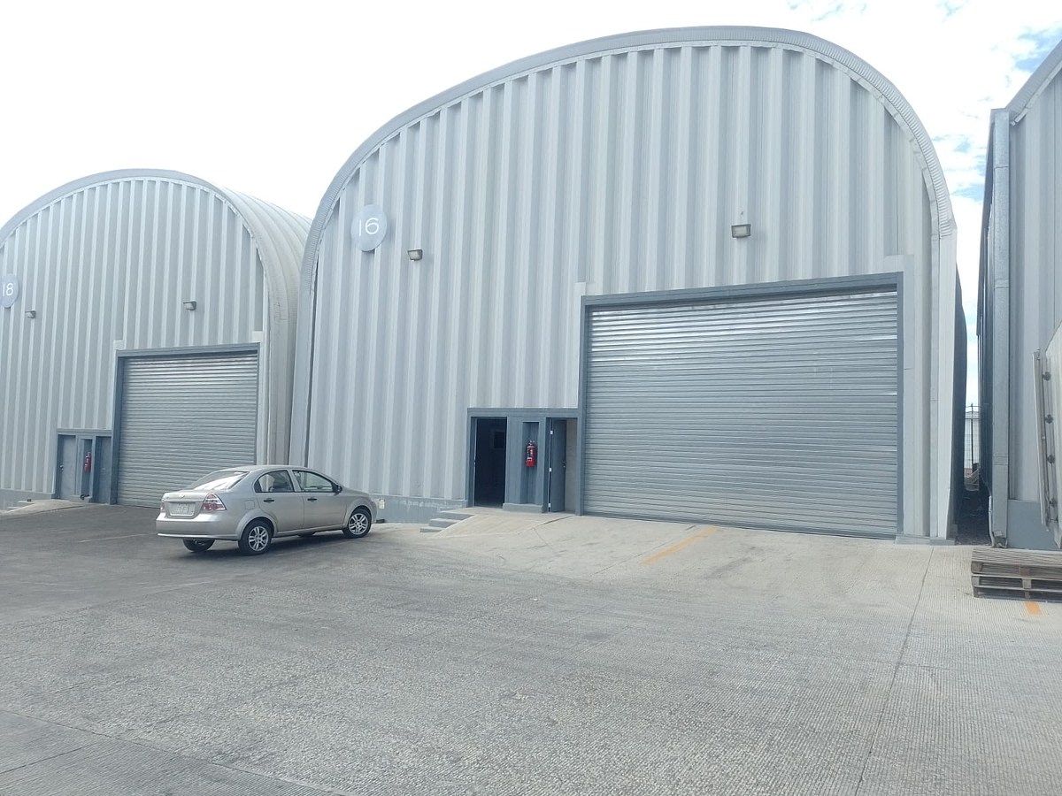 Rental of commercial warehouse of 418 m2 and 10 meters high with bathrooms in Rosarito, photo 1 of 14