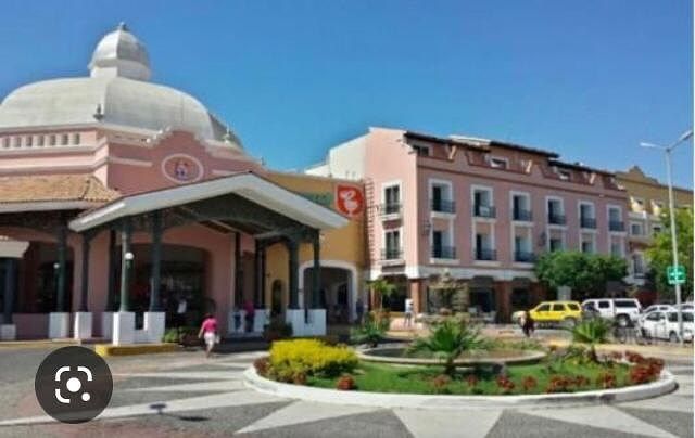 Aluguel de local em praça comercial de 2100 m2 em Puerto Vallarta, foto 1 de 34