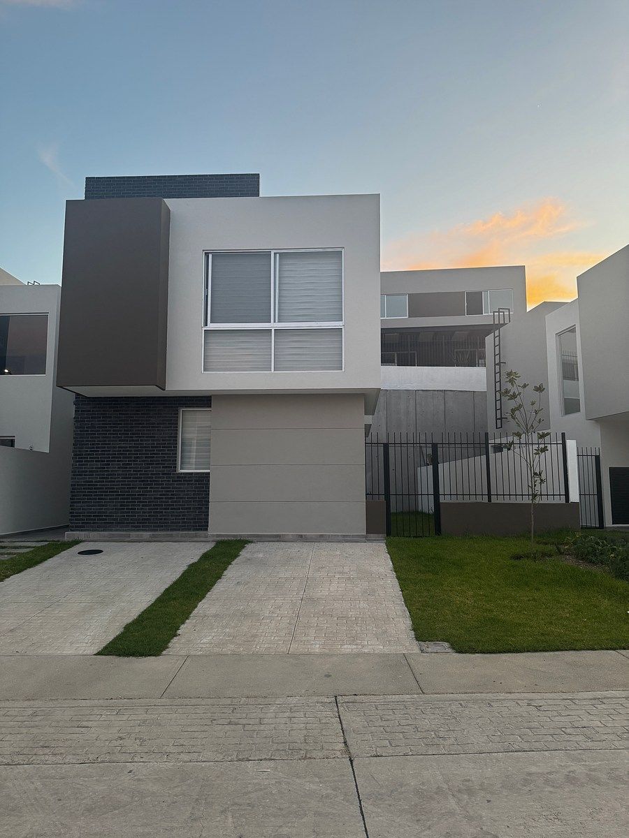 Casa Nueva en Renta al Ingreso de Cañadas | 3 Recámaras, Alberca y Gran Jardin, foto 1 de 26