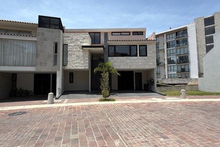 RENTO CASA TOTALMENTE AMUEBLADA EN TOSCANA, LOMAS DE ANGELÓPOLIS II.