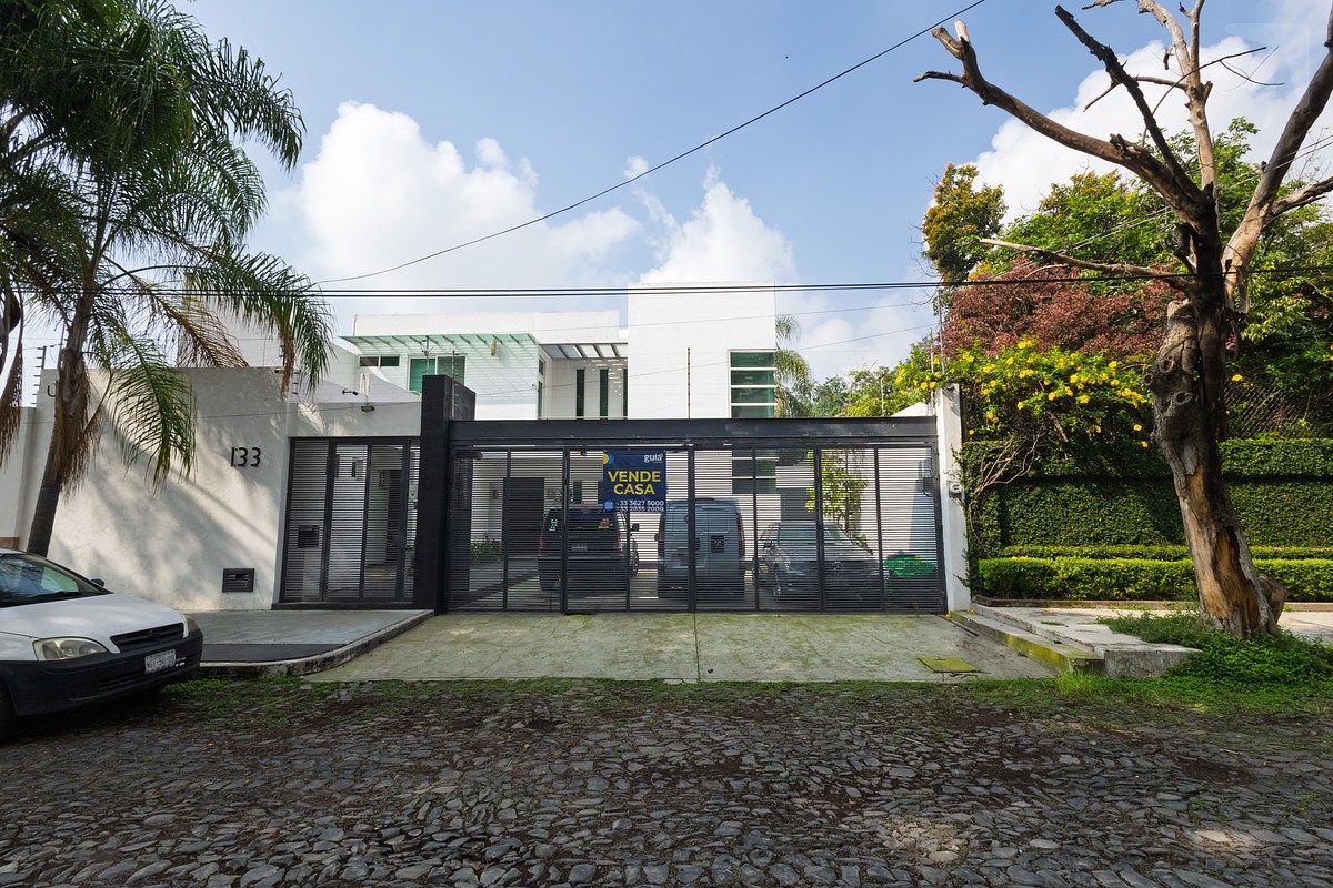 CASA EM LAS FUENTES COM PISCINA, 4 QUARTOS E TERRENO ESPAÇOSO, foto 1 de 12