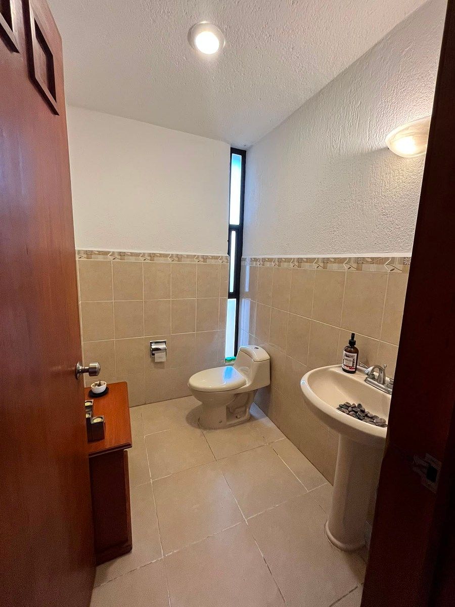 Baño de visitas., foto 10 de 33