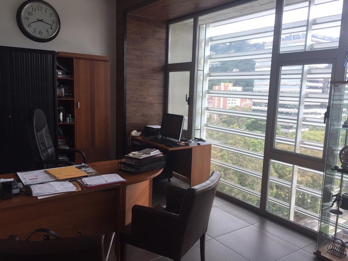 OFICINA EN VENTA EN ZONA 15 - Miniatura 5
