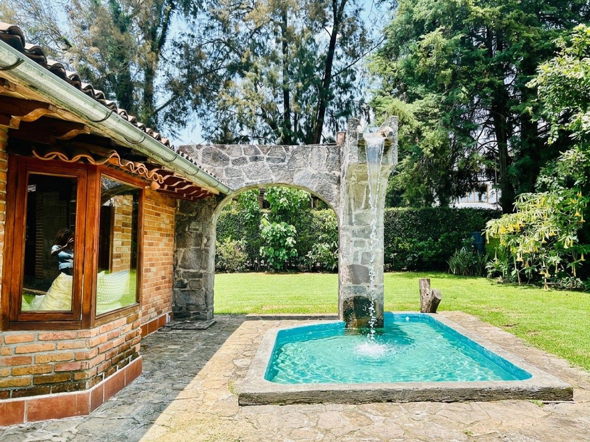 LINDA CASA PARA ALUGUEL DE FÉRIAS EM VALLE DE BRAVO, foto 1 de 39