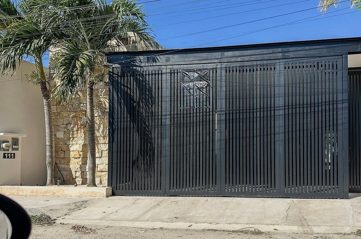 CASA EN VENTA EN MÉRIDA, YUCATÁN | CHOLUL | 3 RECÁMARAS | UNA PLANTA | ALBERCA, foto 1 de 49