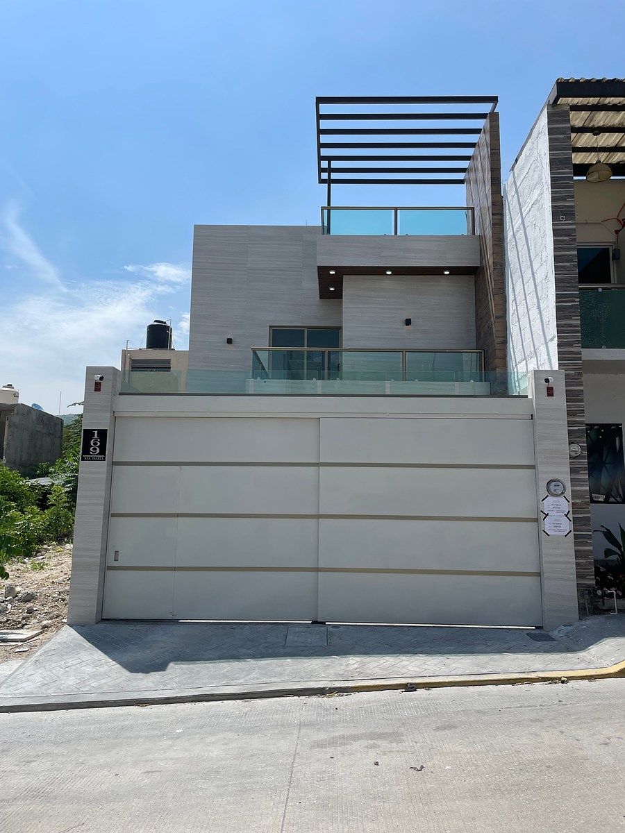 HOUSE IN BARRANCA VERDE FRACC., photo 1 of 18
