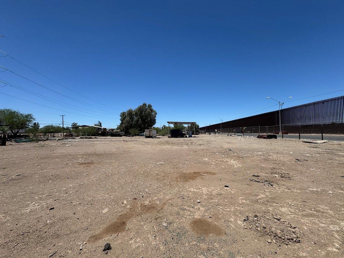 Terreno para alugar na Col. Eligio Esquivel, ao lado da linha (Mexicali, B.C.)!, foto 1 de 6