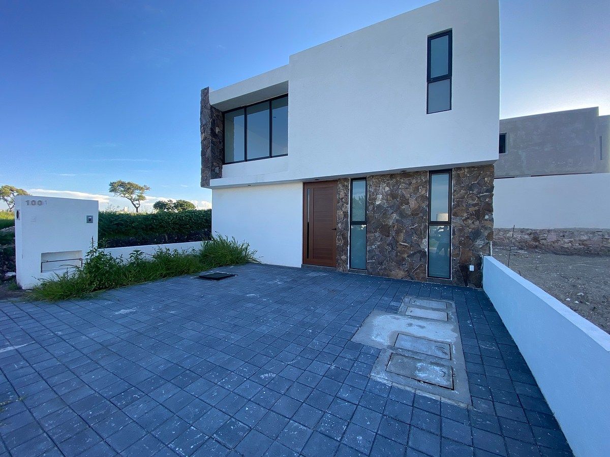 HOUSE CENZONTLE FOR SALE IN PRESERVE JURIQUILLA, photo 1 of 7