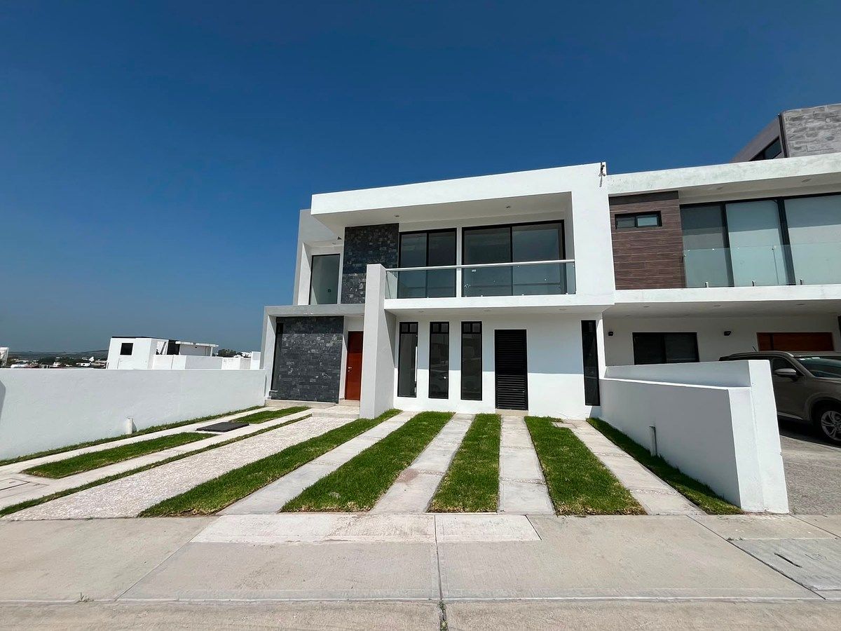 CASA EN LOMAS DE JURIQUILLA CON JARDIN DE 80 M2, foto 1 de 20