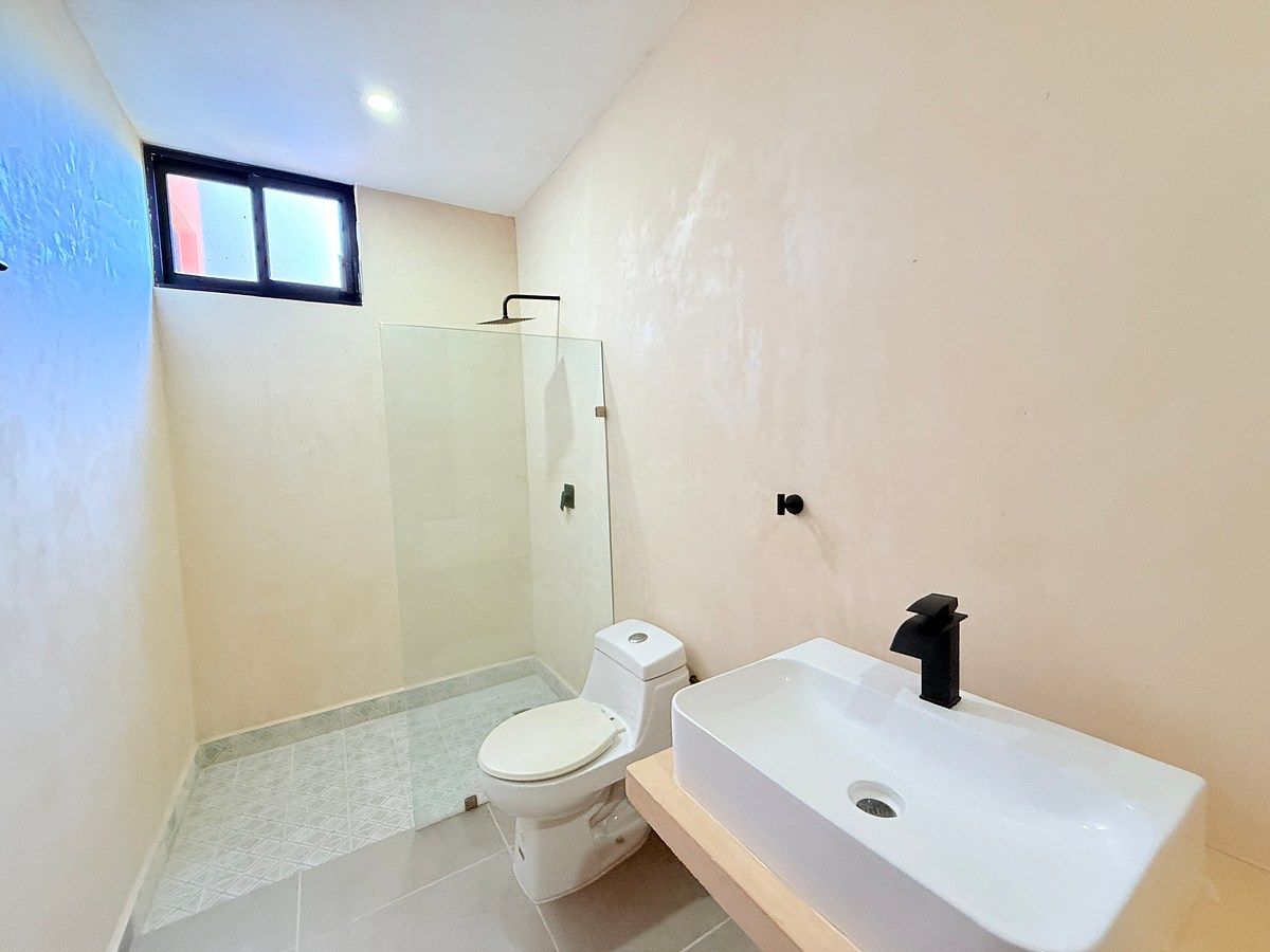 EN VENTA VILLA CON PISCINA Y ROOFTOP PRIVADO EN CHELEM PUERTO, YUC. - foto 5