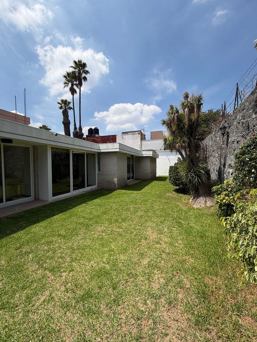 CASA PARA REMODELAR EM JARDINS DO PEDREGAL, foto 1 de 37