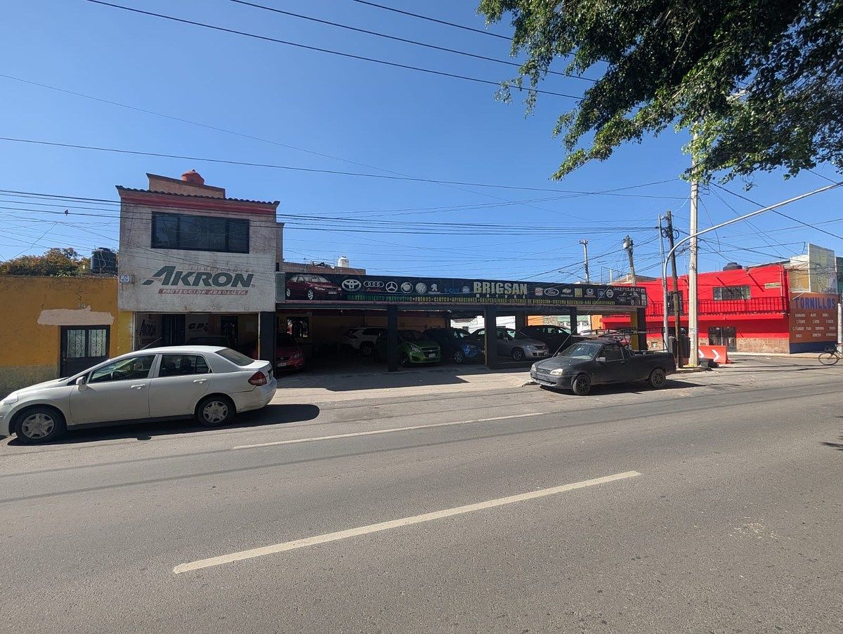 Local en RENTA en Av Universidad esq La piedad, ideal para venta de autos, foto 1 de 12