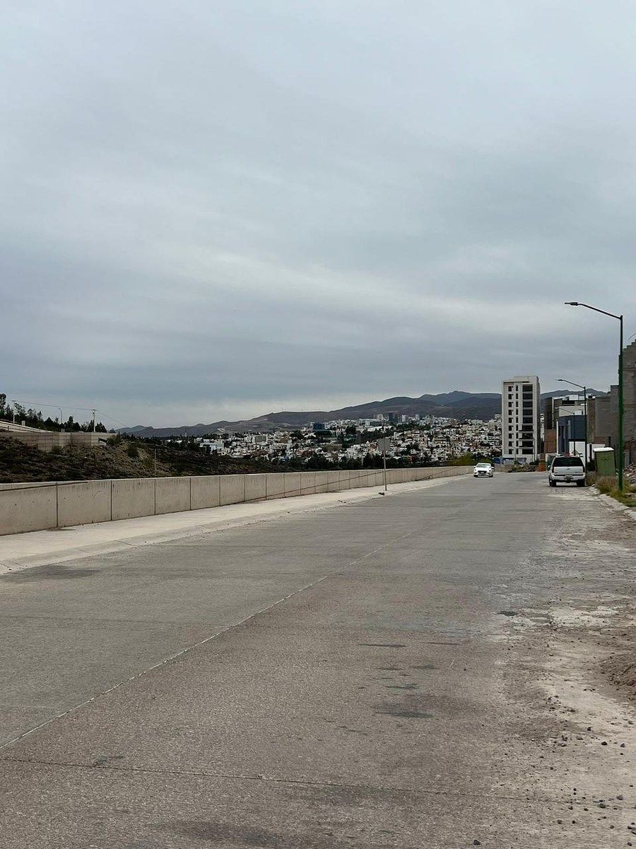 Terreno en venta en Villa Magna, 267 m2, tiene frente con 3 calles, en esquina., foto 1 de 1