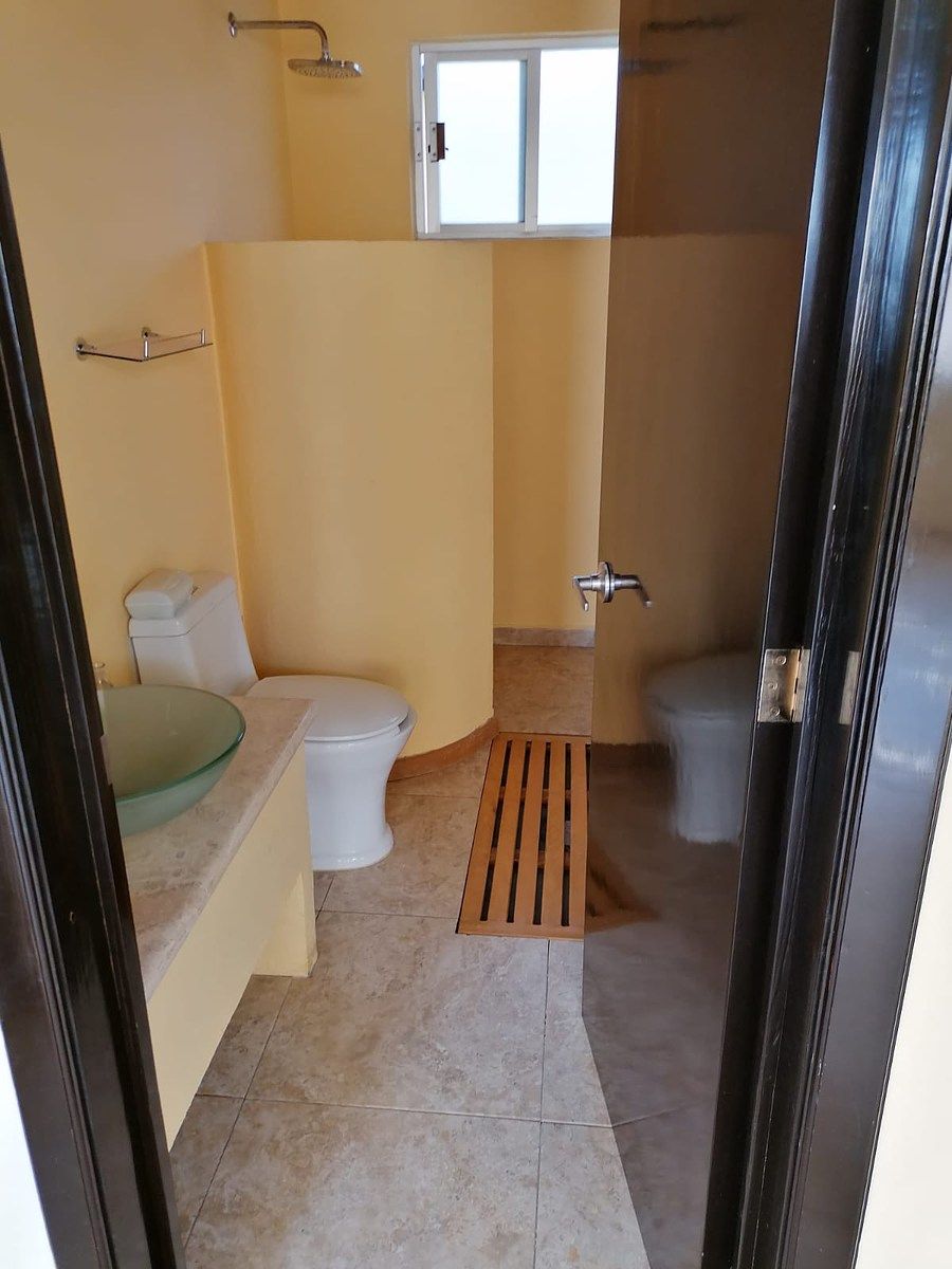 Baño planta alta, foto 17 de 18
