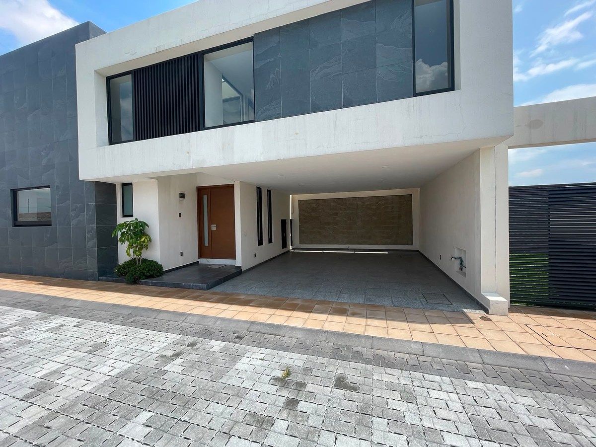 House in Llano Grande, Metepec, photo 2 of 44