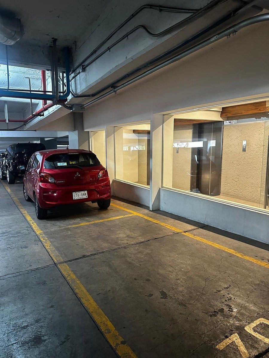 Acceso frente a elevadores desde sótano., foto 10 de 15