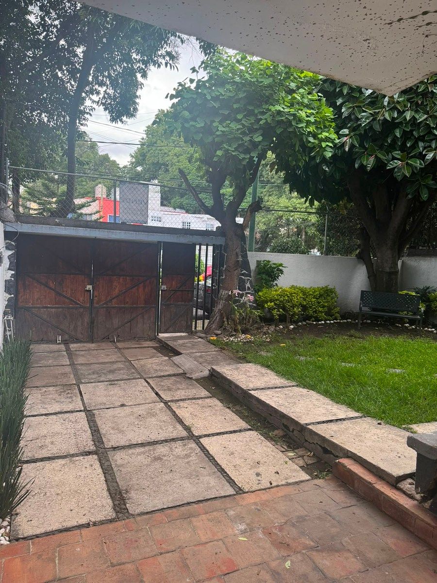 Estacionamiento y jardin, foto 18 de 22